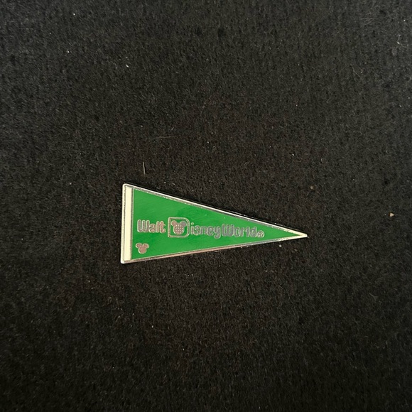 Walt Disney World Pennants - Green Pin - Picture 2 of 3